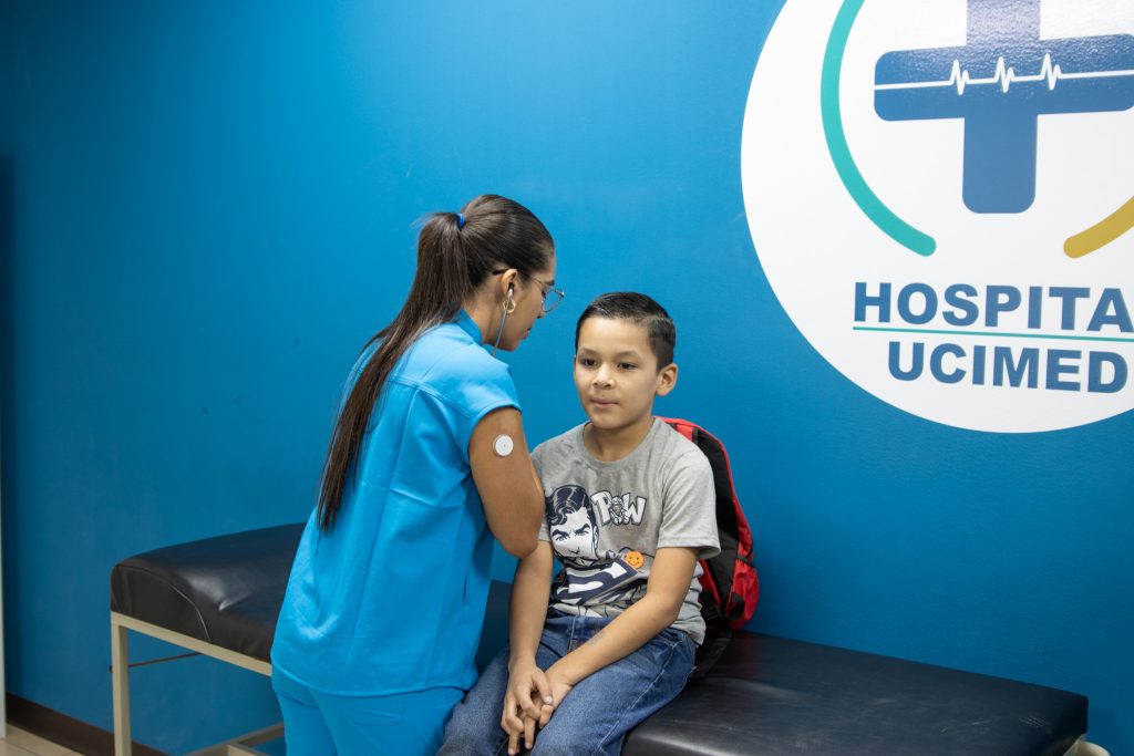 Feria de la Salud UCIMED . 186 niños y adolescentes de las comunidades de Santa Rosa y la Leon XIII tuvieron atención médica, servicios de salud y autocuidado en la primera feria de la salud para menores de edad.