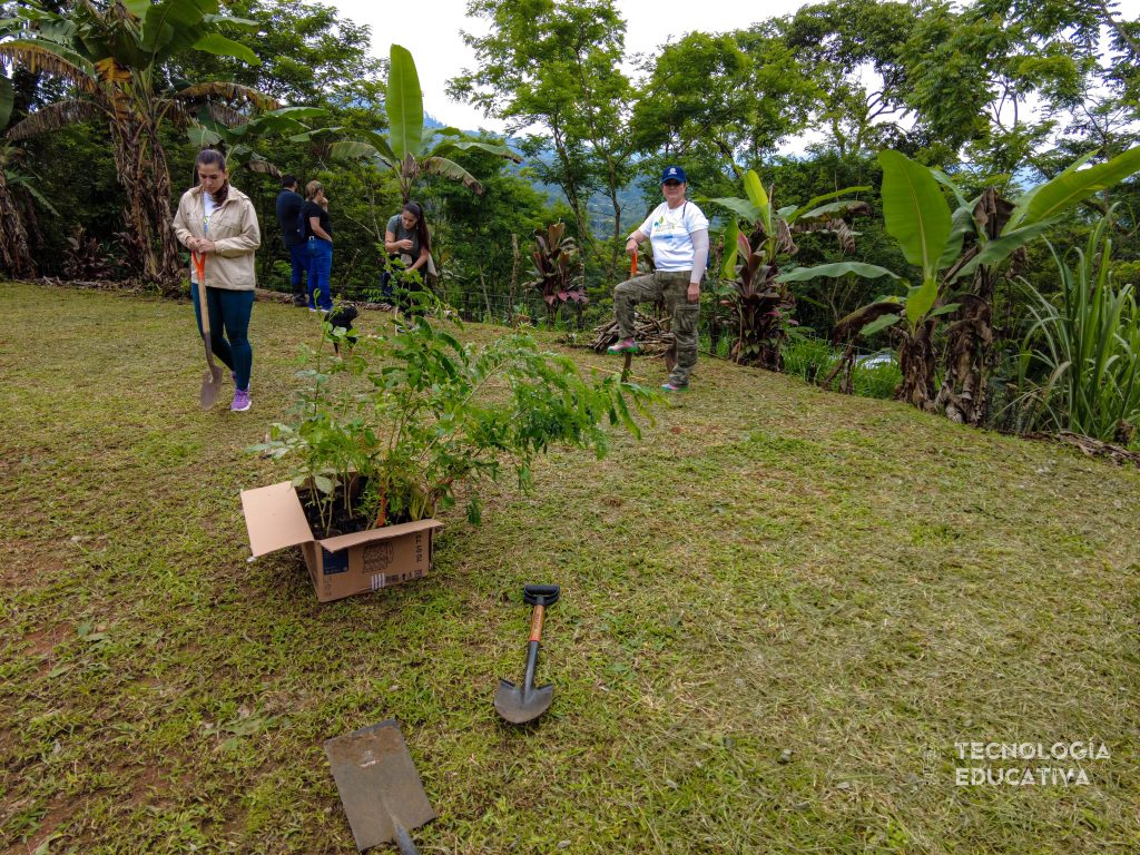 ¡UCIMED por un planeta más verde! El pasado 14 de junio, nuestros voluntarios se sumaron a la Siembratón, la iniciativa de la Oficina Nacional Forestal en la que se siembran árboles para impactar los espacios de regeneración de la Tierra.