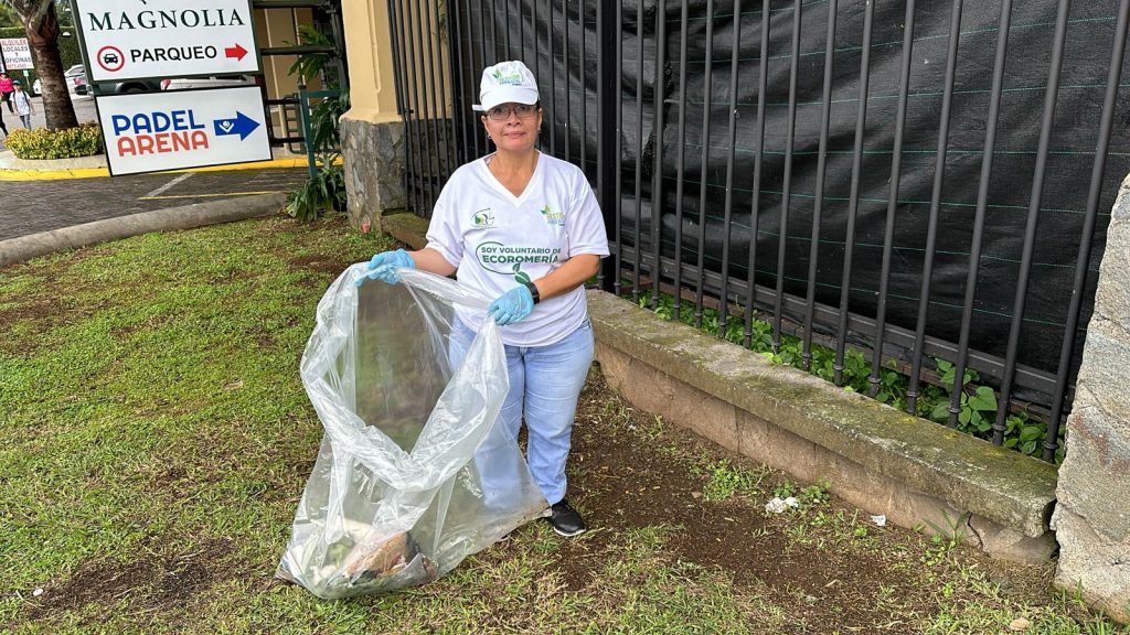 Voluntarios UCIMED en la Ecoromería 2024