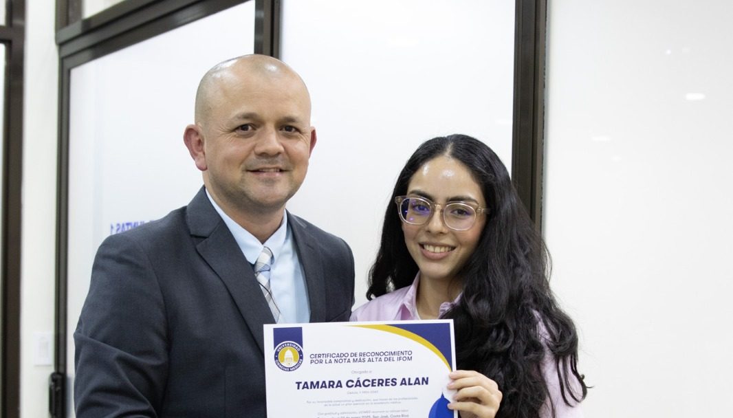 Reconocimiento a Tamara Cáceres