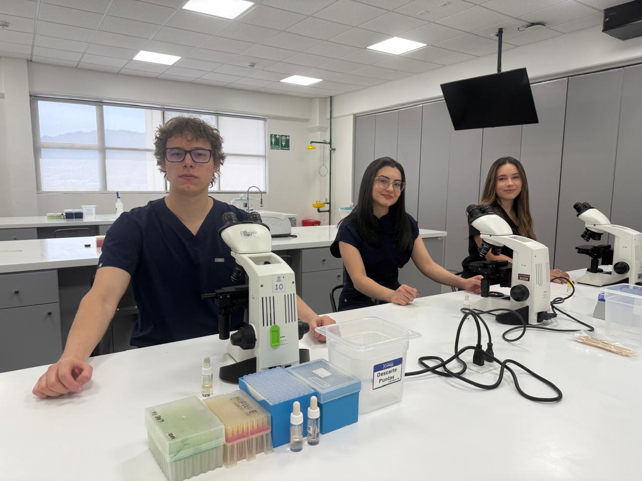 SEBASTIAN, AMANDA Y NATALIA mejores promedios examen cendeisss Micro